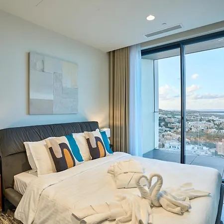 Stunning Seaview Mercury Tower - Luxurious Twin Units *