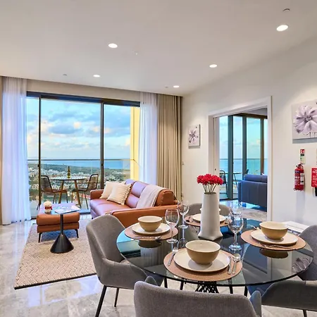 Stunning Seaview Mercury Tower - Luxurious Twin Units Apartment *