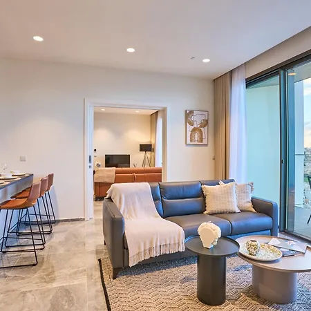 Stunning Seaview Mercury Tower - Luxurious Twin Units *