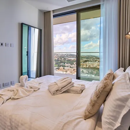 Stunning Seaview Mercury Tower - Luxurious Twin Units Apartment *