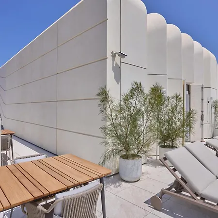 Stunning Seaview Mercury Tower - Luxurious Twin Units *