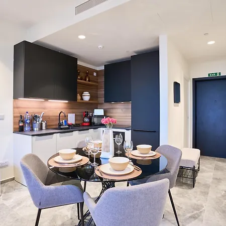 Luxurious Twin Units With Incredible Sea Views 아파트 *