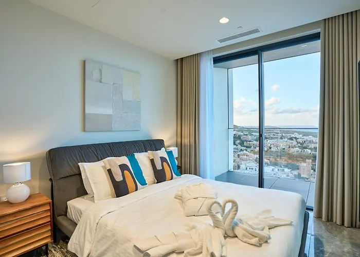 Stunning Seaview Mercury Tower - Luxurious Twin Units *