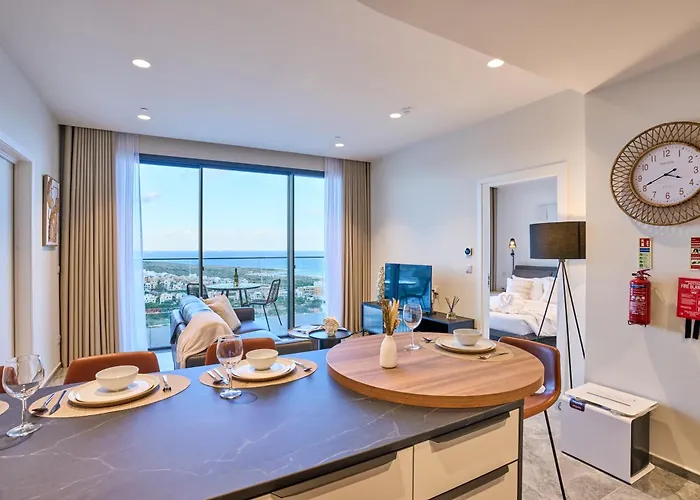 Stunning Seaview Mercury Tower - Luxurious Twin Units