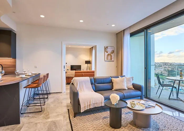 Stunning Seaview Mercury Tower - Luxurious Twin Units *